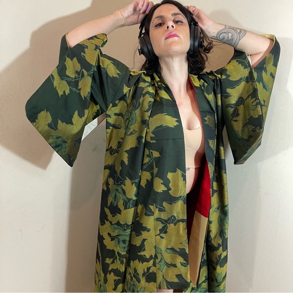perfect shades of green foliage anoint your limbs with this true antique kimono - Picture 9 of 16